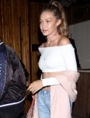 Gigi-Hadid-Braless-Candids-in-West-Hollywood-426