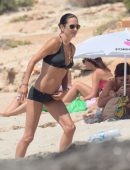 Jennifer-Connelly-in-Bikini-304