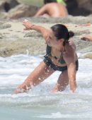 Jennifer-Connelly-in-Bikini-306