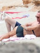 Jennifer-Connelly-in-Bikini-313