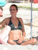 Jennifer-Connelly-in-Bikini-317