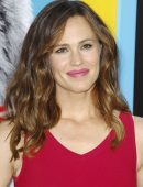 Jennifer-Garner-at-The-Premiere-of-Nine-Lives-LA-6