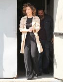 Jennifer-Lopez-on-the-Set-of-Shades-of-Blue-12