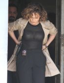 Jennifer-Lopez-on-the-Set-of-Shades-of-Blue-2