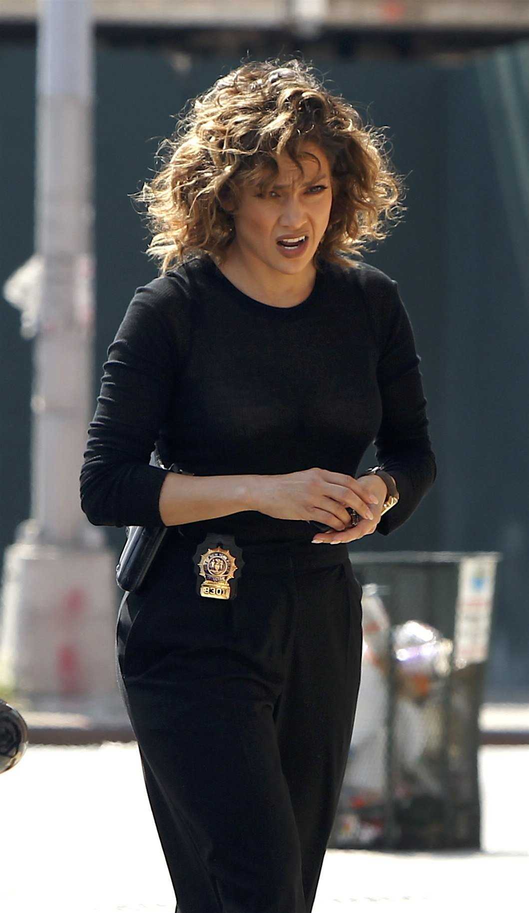 Jennifer-Lopez-on-the-Set-of-Shades-of-Blue-6