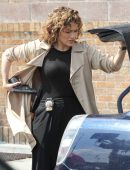 Jennifer-Lopez-on-the-Set-of-Shades-of-Blue-9