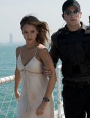 Jessica-Alba-The-Mechanic-Resurrection-Movie-2