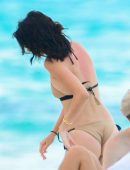 Kendall-Jenner-Bikini-Candids-in-Turks-and-Caicos-204