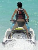 Kendall-Jenner-Bikini-Candids-in-Turks-and-Caicos-214