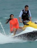 Kim-Kardashian-Candids-in-Mexico-382