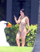 Kim-Kardashian-in-Bikini-in-Punta-Mita-Mexico-1