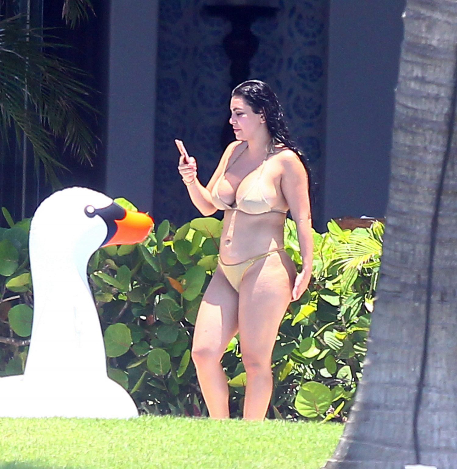 Kim-Kardashian-in-Bikini-in-Punta-Mita-Mexico-1