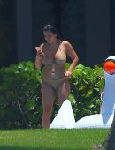 Kim-Kardashian-in-Bikini-in-Punta-Mita-Mexico-8