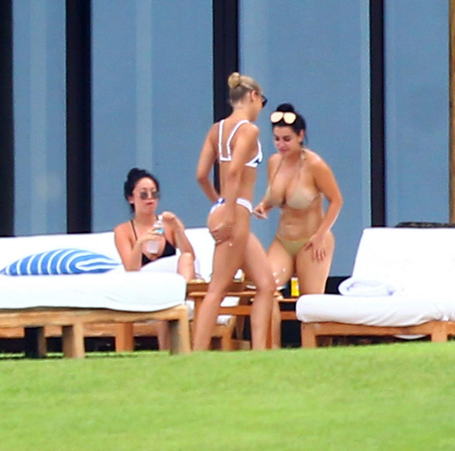 Kim-Kardashian-in-Bikini-in-Punta-Mita-Mexico-9