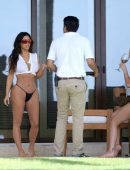 Kim-Kardashian-in-Black-Bikini-473