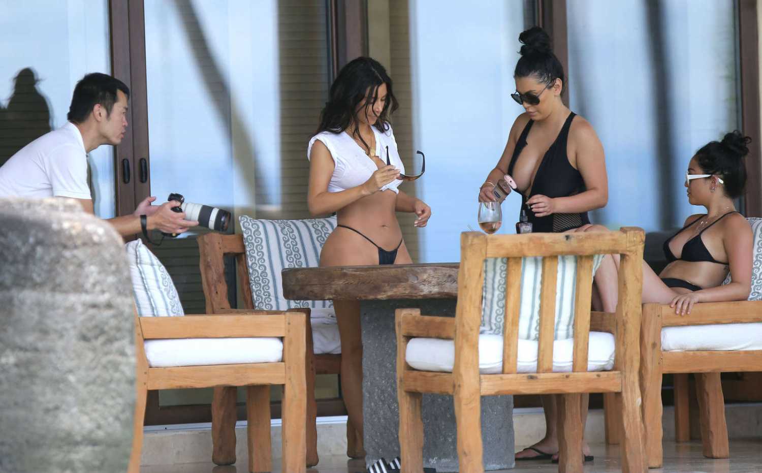 Kim-Kardashian-in-Black-Bikini-475