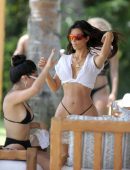 Kim-Kardashian-in-Black-Bikini-478