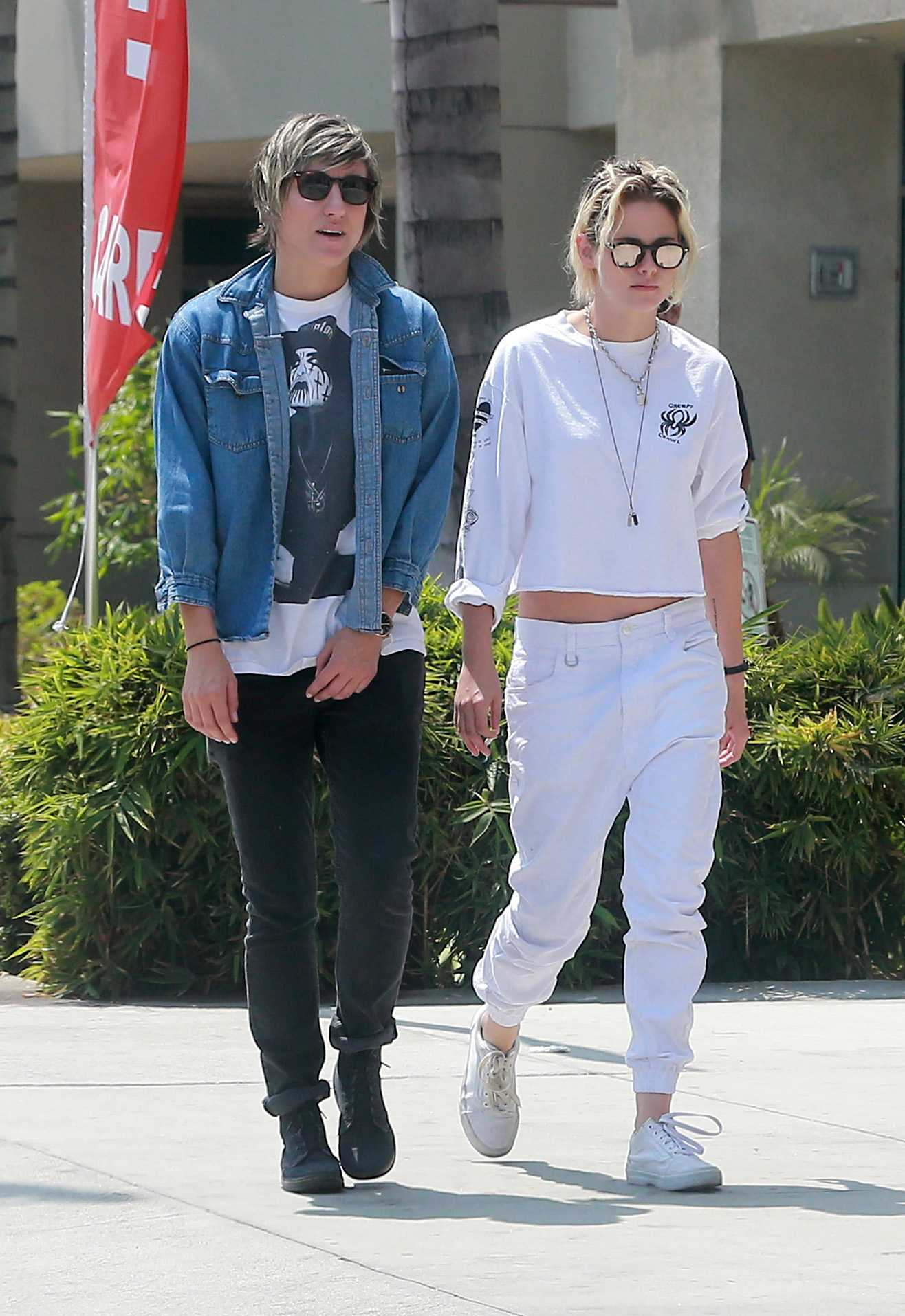 Kristen-Stewart-with-her-Girlfriend-1