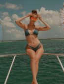 Kylie-Jenner-,Kendall-Jenner-Hailey-Baldwin-and-Bella-Hadid-14