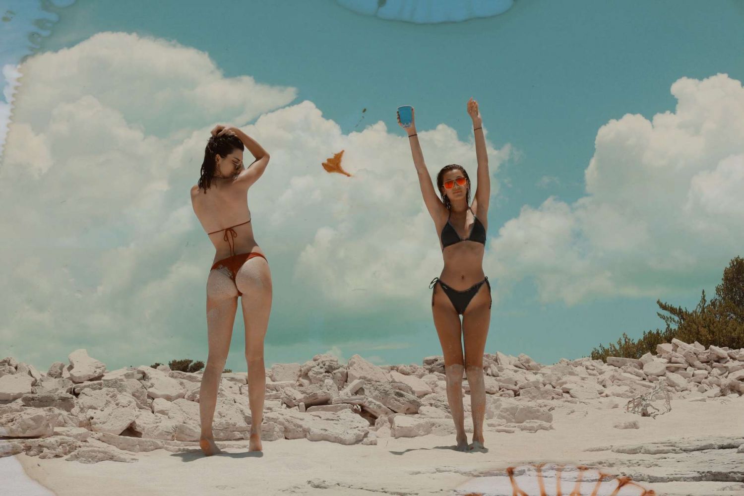 Kylie-Jenner-,Kendall-Jenner-Hailey-Baldwin-and-Bella-Hadid-16