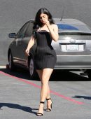 Kylie-Jenner-Leggy-at-Maxfield-West-Hollywood-5