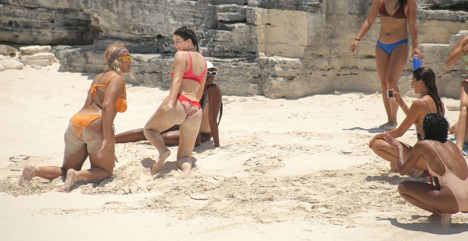 Kylie-Jenner-Red-Bikini-in-Turks-&-Caicos-5