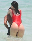 Kylie-Jenner-Swimsuit-Candids-in-Turk-and-Caicos-12