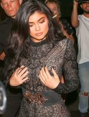 Kylie-Jenner-see-through-Candids-1