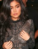 Kylie-Jenner-see-through-Candids-3