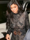Kylie-Jenner-see-through-Candids-5