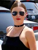 Miranda-Kerr-Shopping-in-Brentwood-507
