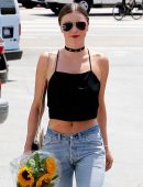 Miranda-Kerr-Shopping-in-Brentwood-509