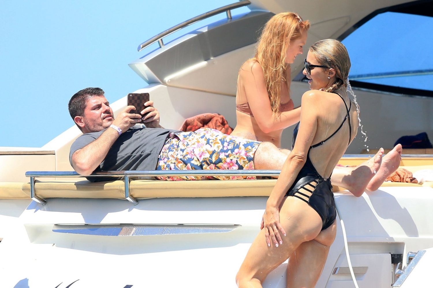 Paris-Hilton-Swimsuit-Candids-7