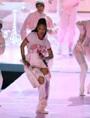 Rihanna-2016-MTV-Video-Music-Awards-NYC-12