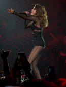 Selena-Gomez-Revival-Tour-Melborne-2