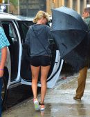 Taylor-Swift-Candids-in-Shorts-NY-12