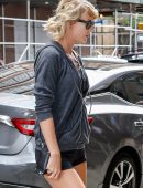 Taylor-Swift-Candids-in-Shorts-NY-3