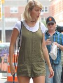 Taylor-Swift-Leggy-Candids-in-NY-604
