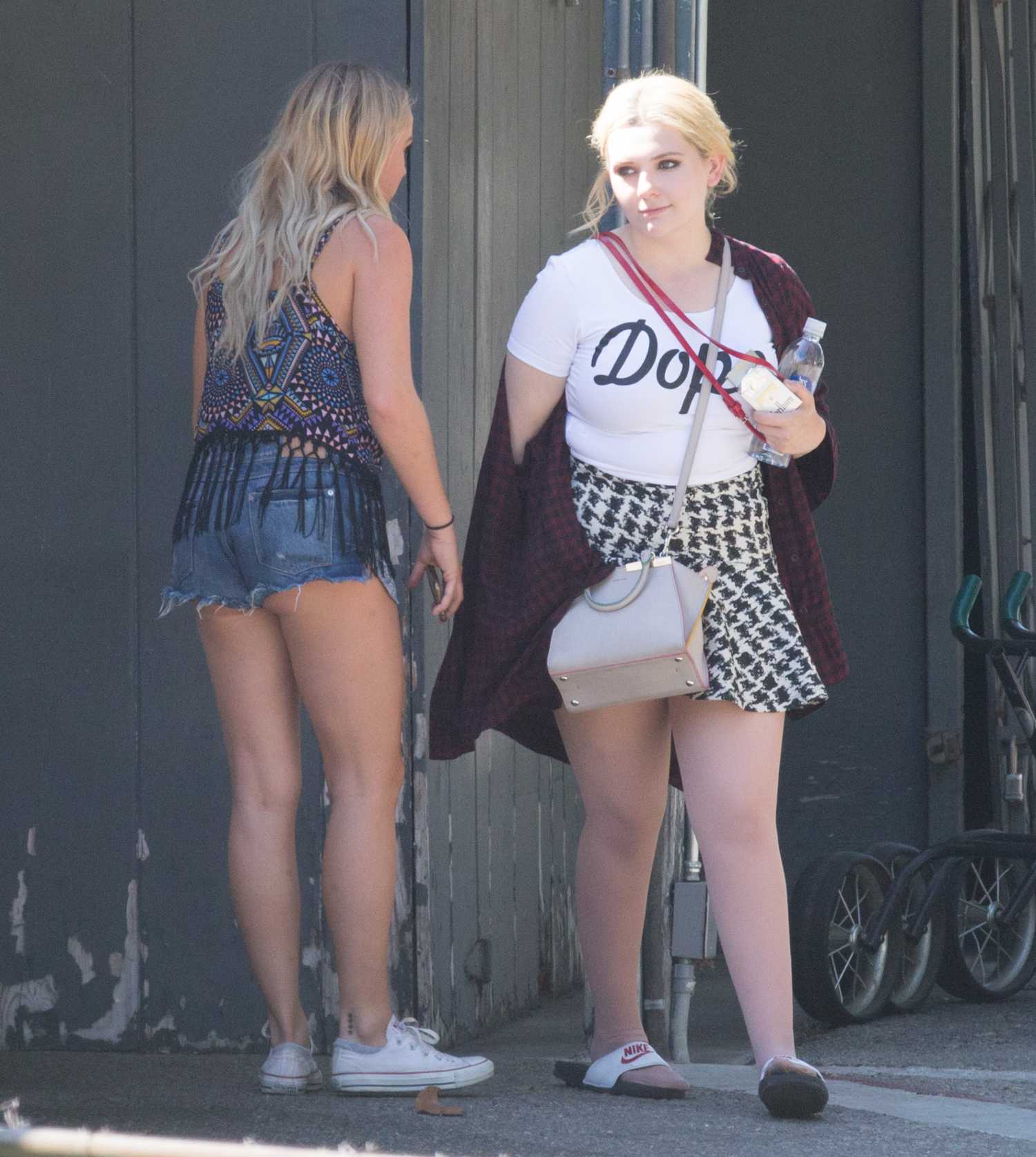 Abigail-Breslin-on-the-Set-of-Scream-Queens-in-LA-10