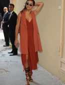 adriana-lima-out-and-about-in-milan-705