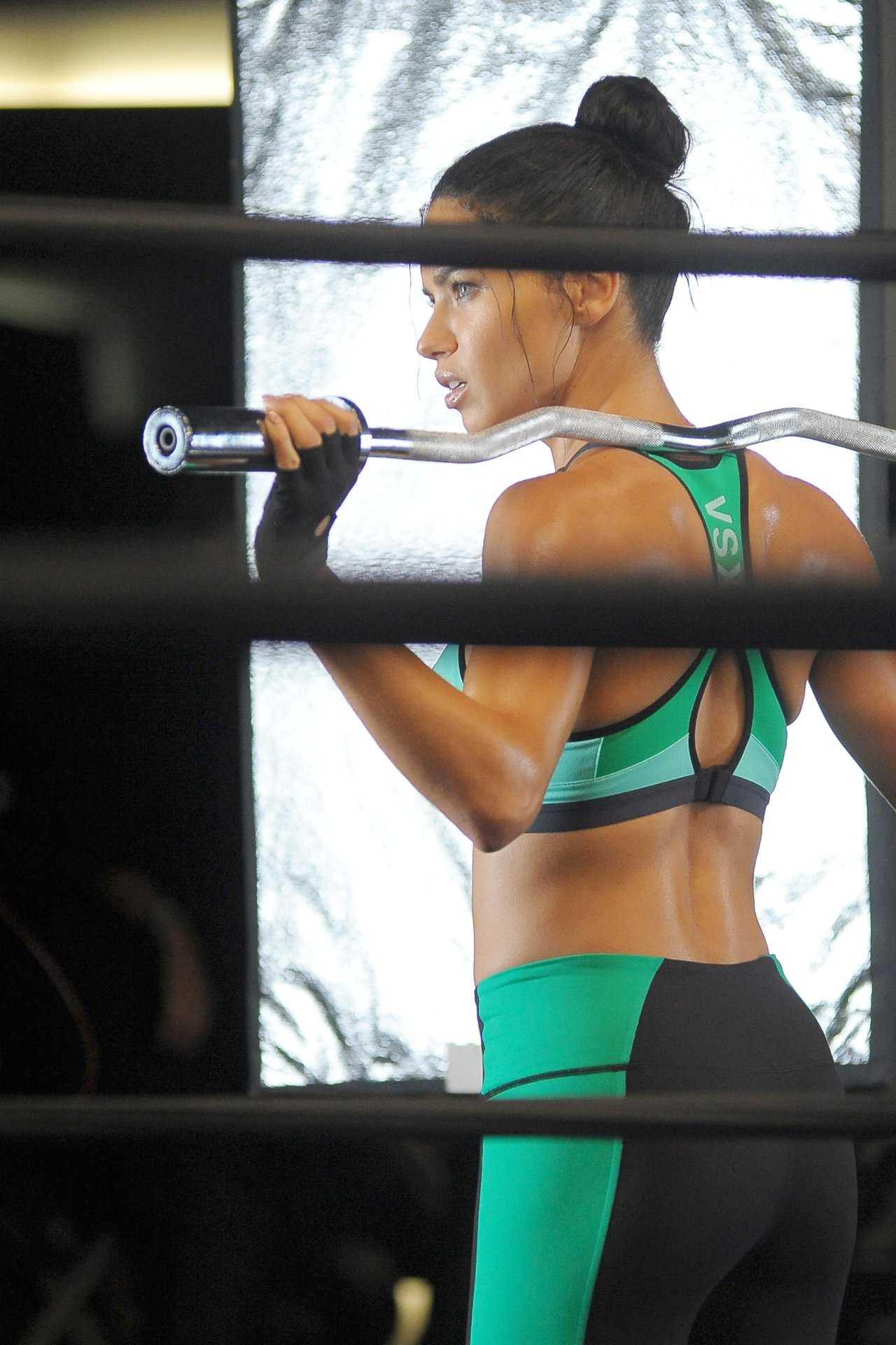 adriana-lima-victorias-secret-photoshoot-candids-ny-3