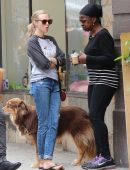 Amanda-Seyfried-Walking-her-Dog-in-NY-10