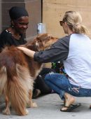 Amanda-Seyfried-Walking-her-Dog-in-NY-2