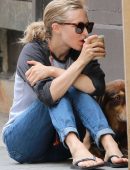 Amanda-Seyfried-Walking-her-Dog-in-NY-3