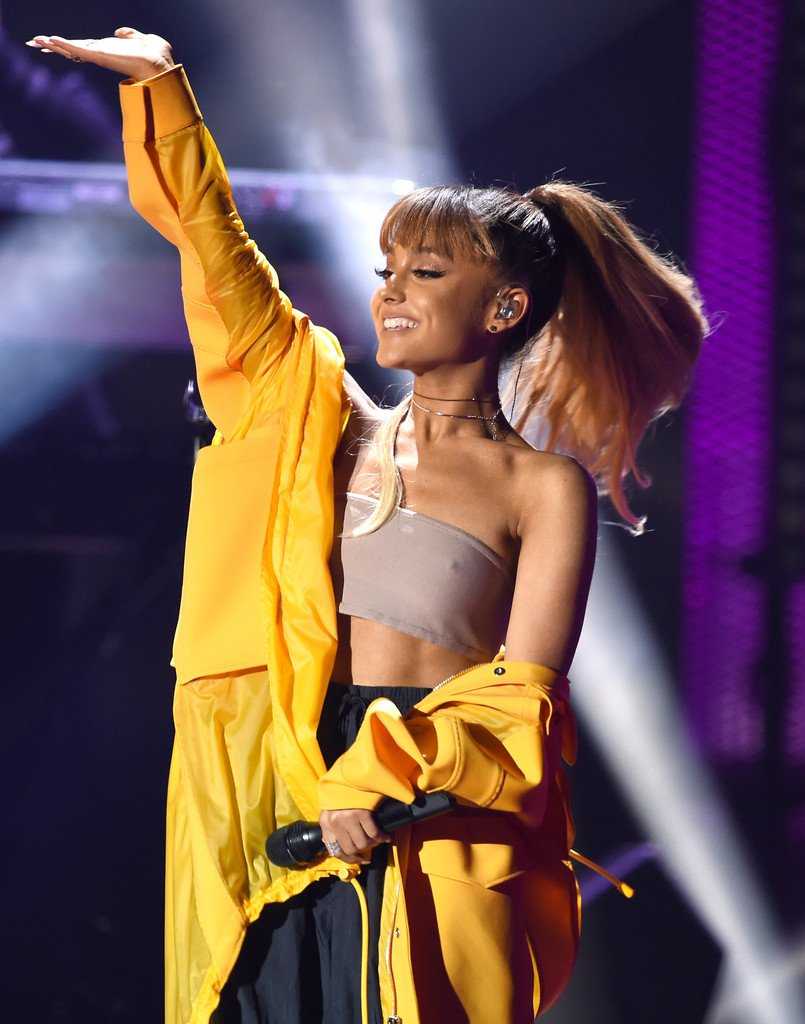 ariana-grande-2016-iheartradio-music-festival-in-lv-1