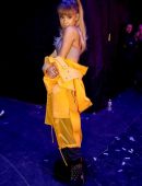 ariana-grande-2016-iheartradio-music-festival-in-lv-12