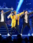 ariana-grande-2016-iheartradio-music-festival-in-lv-2