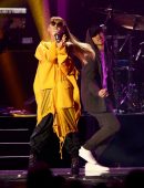 ariana-grande-2016-iheartradio-music-festival-in-lv-3