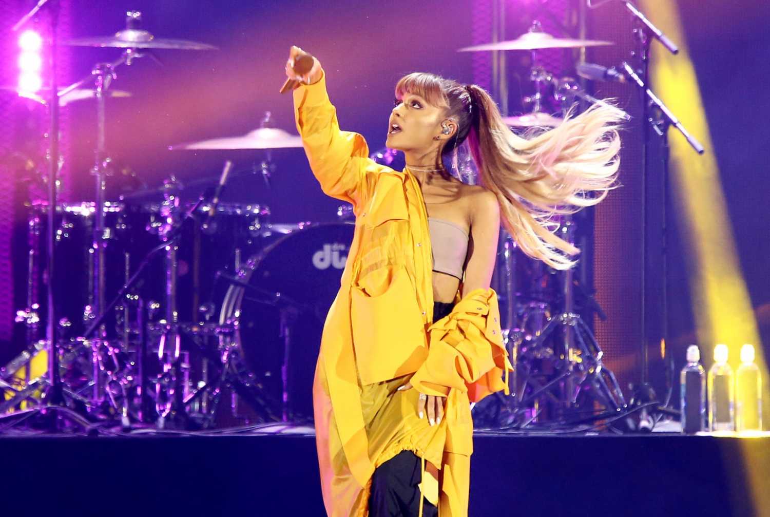 ariana-grande-2016-iheartradio-music-festival-in-lv-5