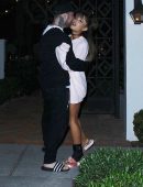 Ariana-Grande-Out-and-About-in-LA-1
